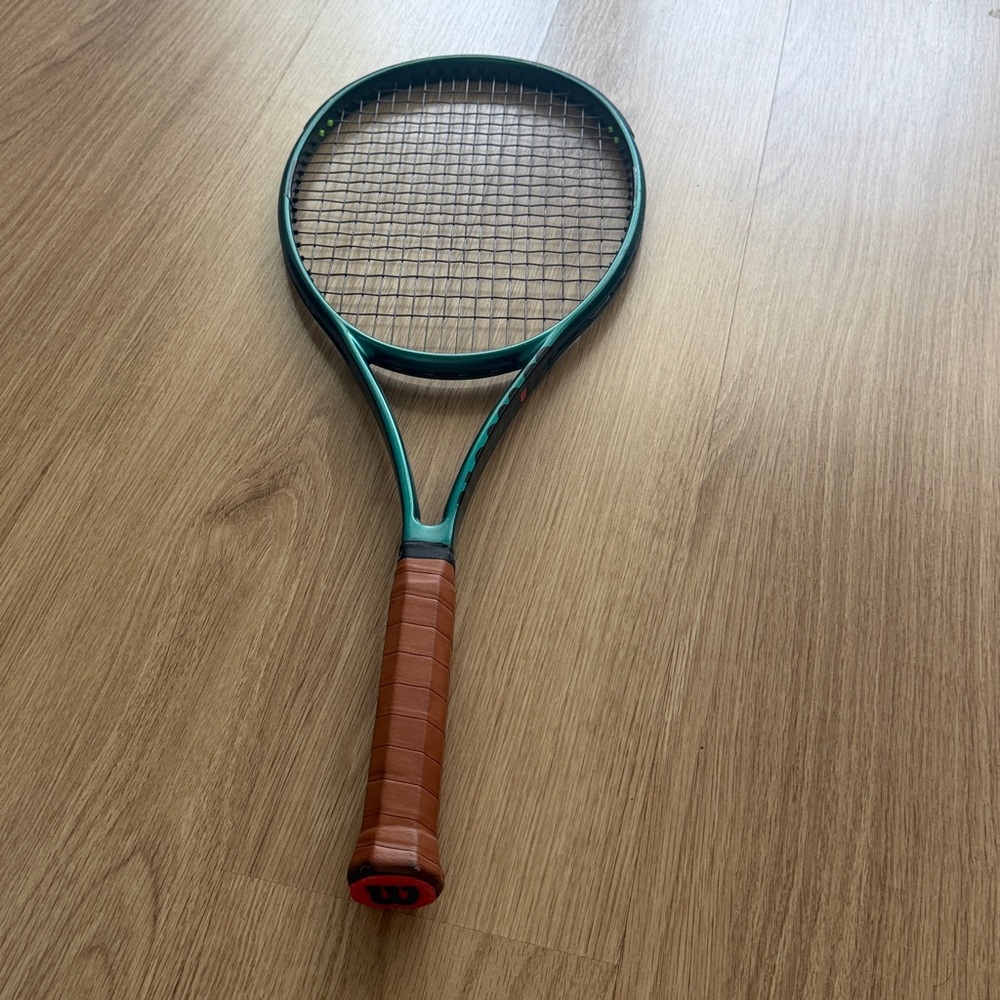 WILSON BLADE 4 41/2 98 V9 18x20 Tennis Racket unisex green black leather grip